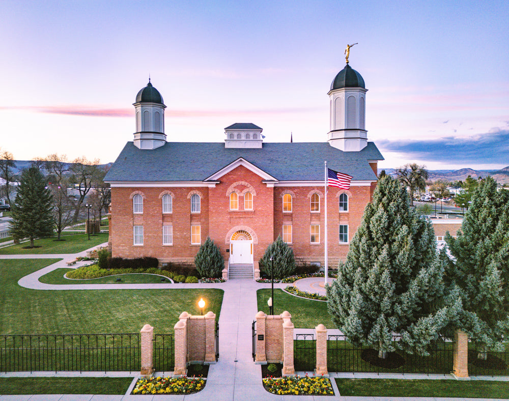 The Vernal Utah Temple with the gates.