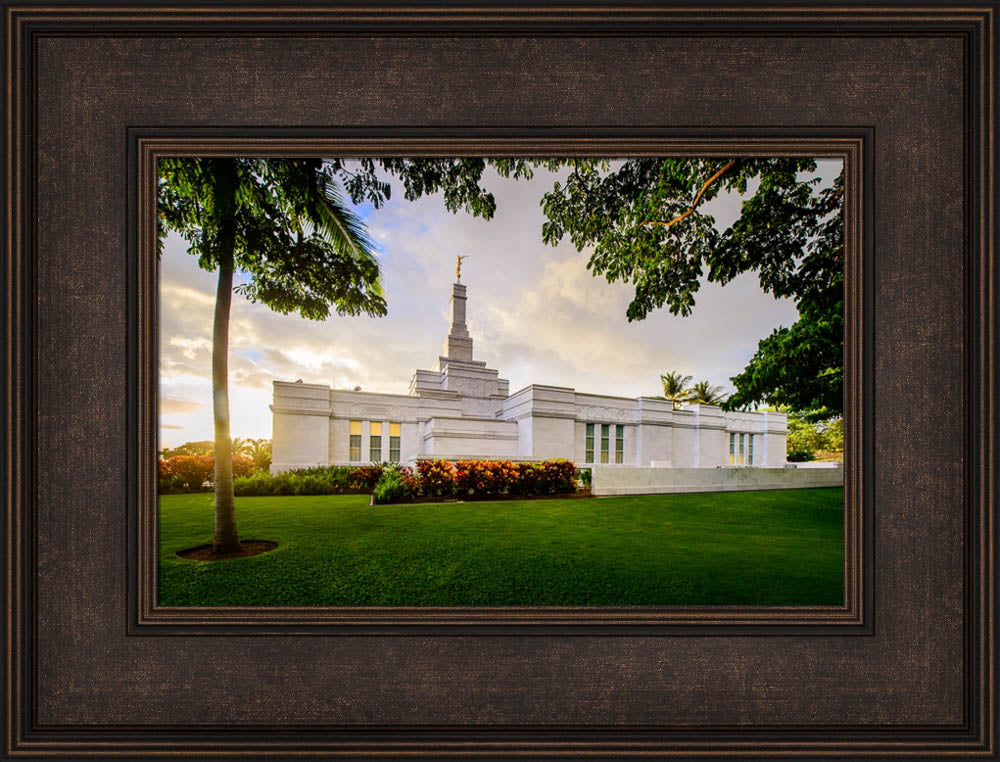 Kona Temple - Bushes on the Side