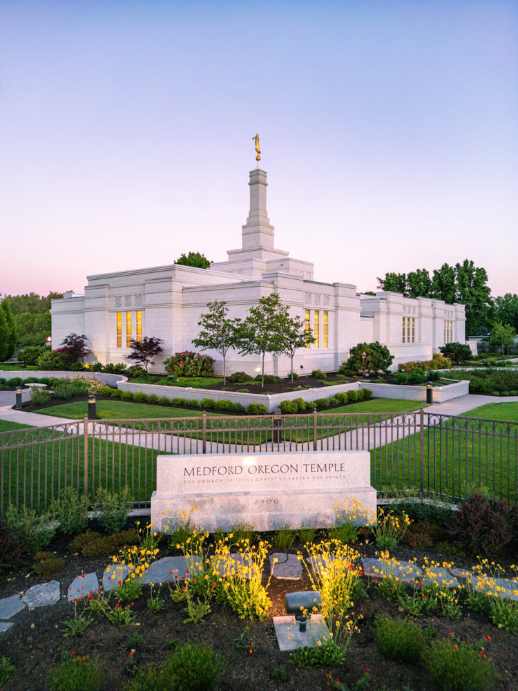 The Medford Oregon Temple with the sign and flowers.