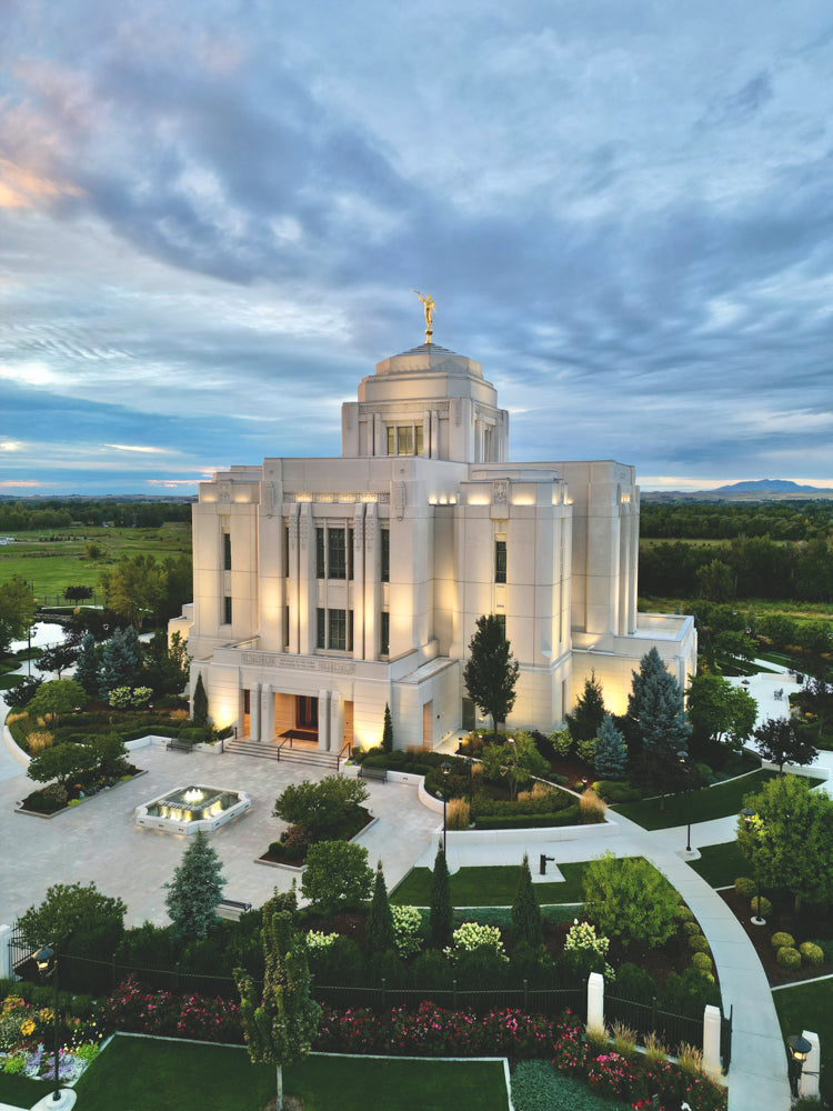 The Meridian Idaho Temple in the evening.