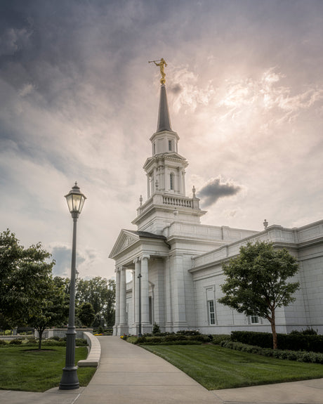 The Hartford Connecticut Temple with gray clouds.