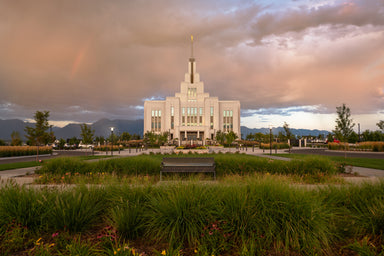 The Saratoga Springs Utah temple with greenery and mountains.
