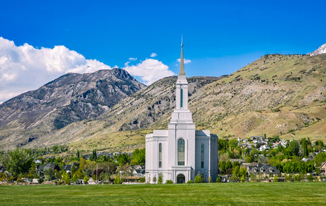 The Lindon Utah Temple with the mountains.